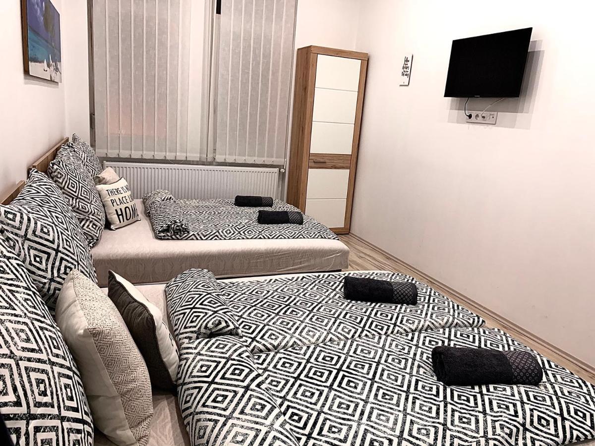 Forint Apartmanok ミシュコルツ エクステリア 写真